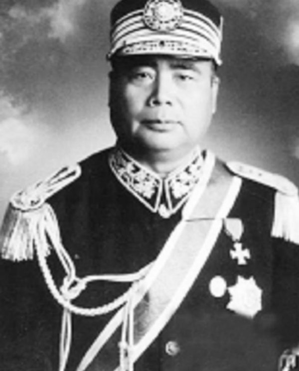 益上线 1942年周恩来与国民党进行谈判，冯玉祥询问：我身边有共产党员吗