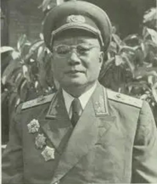 红河配资 1949年老战友走投无路求见刘伯承，听到名字后刘伯承：立即逮捕