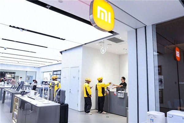 鸿泰利创 小米17将亮相 超万家小米门店在美团闪购同步首发开售 30分钟可到家